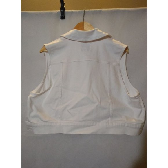 Torrid Women's White Sleeveless Cotton Blend Button-Down Crop Top Size 2 - Picture 6 of 6